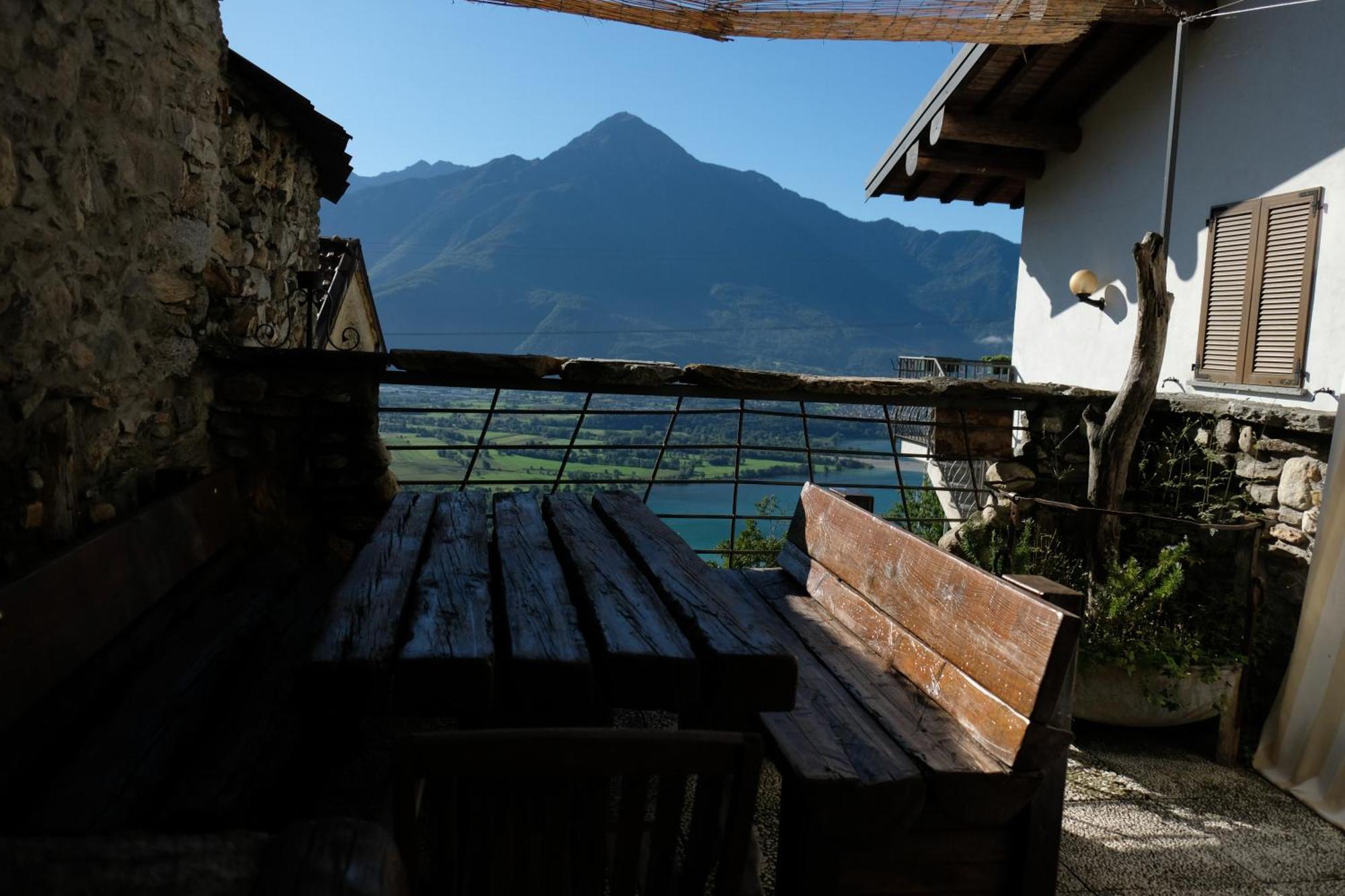 Appartamenti Montemezzo Le Case In Pietra Vista Lago Gera Lario Eksteriør bilde